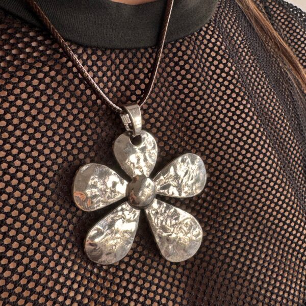 Collares