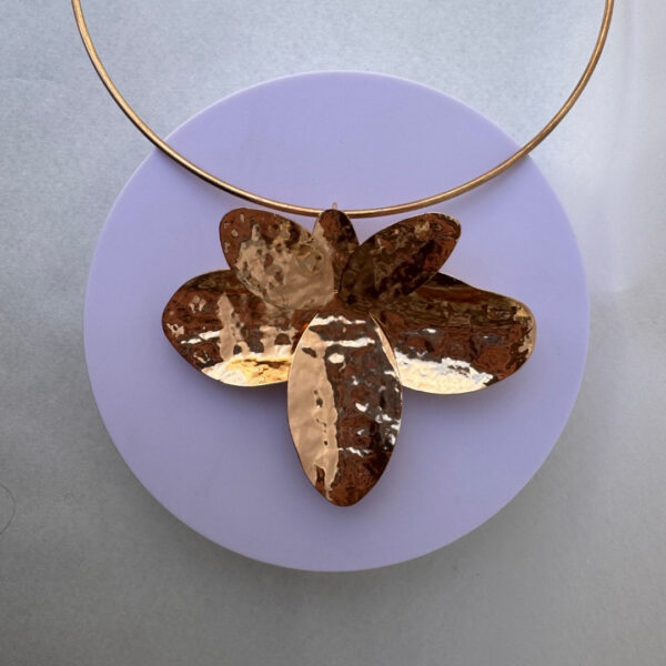 Collar Bloom