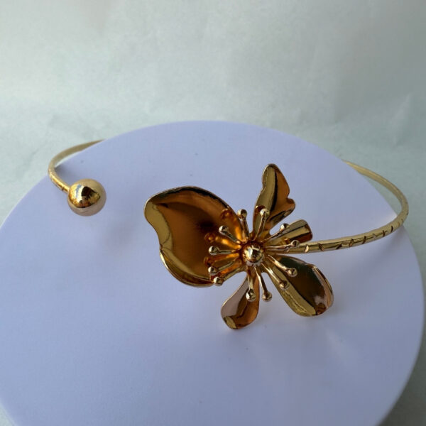 Collar Petal
